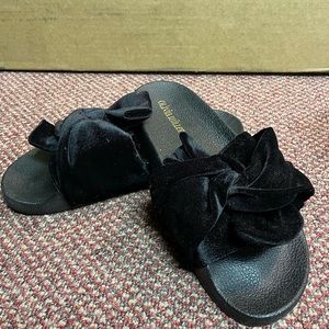 Olivia Miller velvet slides size 9